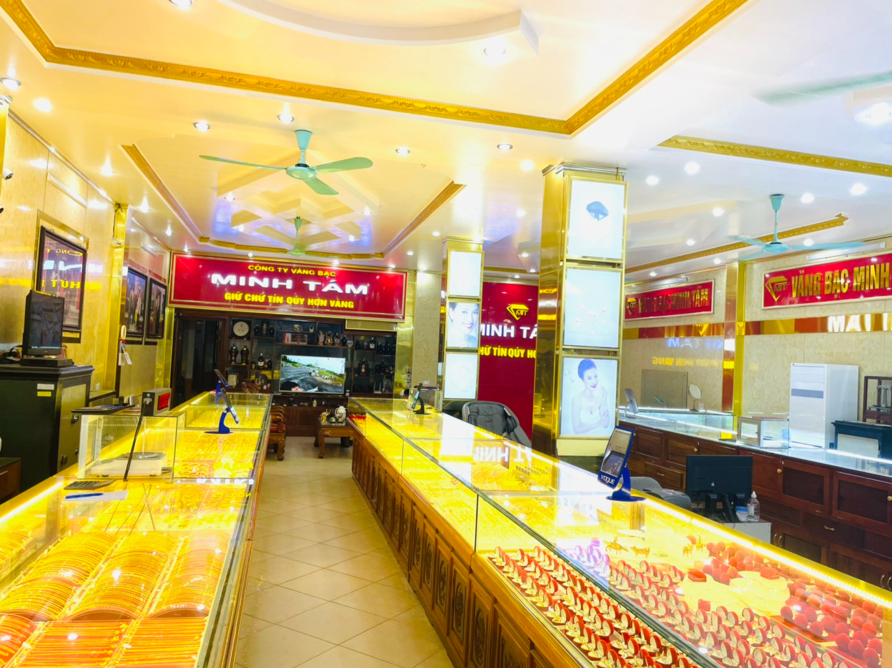 Vàng bạc Minh Tám “Giữ chữ tín quý hơn vàng thị trấn Vị Xuyên, tỉnh Hà Giang"