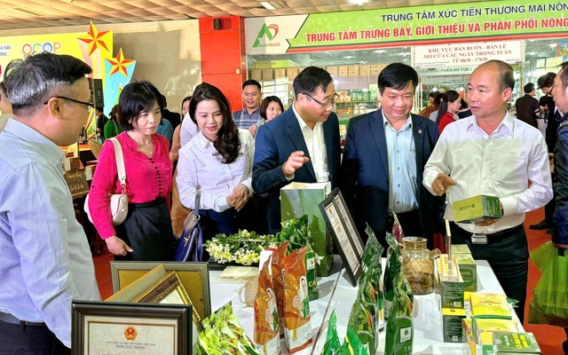 Hà Nội công nhận danh hiệu 14 làng nghề; 108 sản phẩm đạt OCOP 4 sao và tiềm năng 5 sao